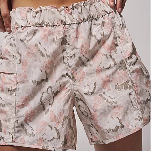 NWT Free People Movement In The Wild Printed Shorts Ivory Combo - Picture 2 of 10